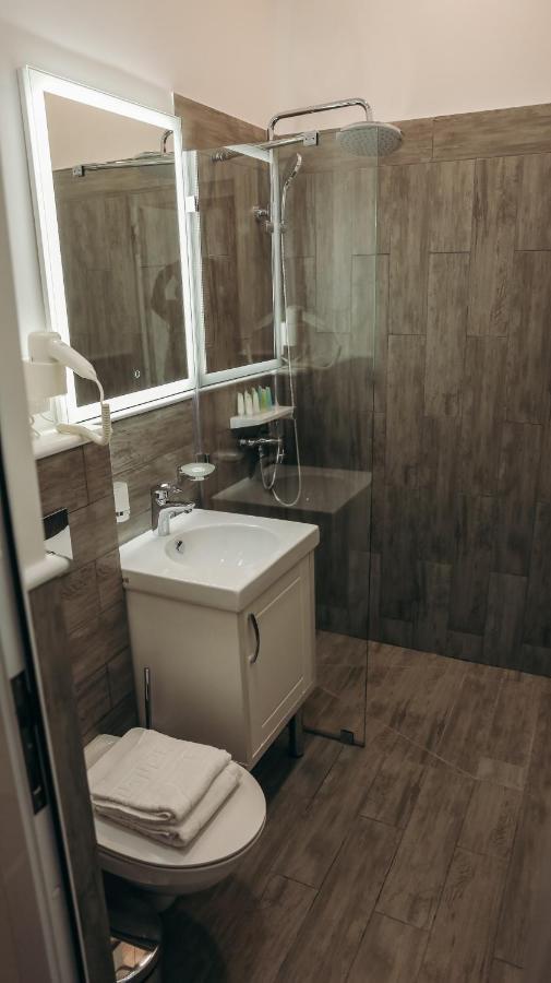 7 Boutique Hotel Uszty-Kamenogorszk Kültér fotó